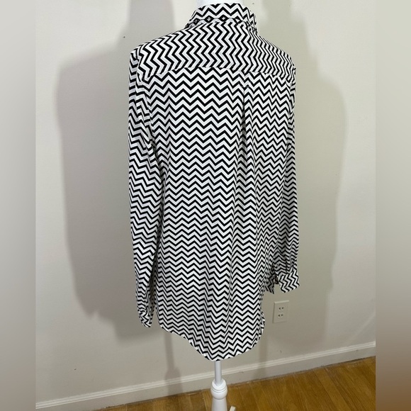 American Eagle Outfitters sz XL top, blouse, shirt in blk/white zigzag design - Picture 10 of 14